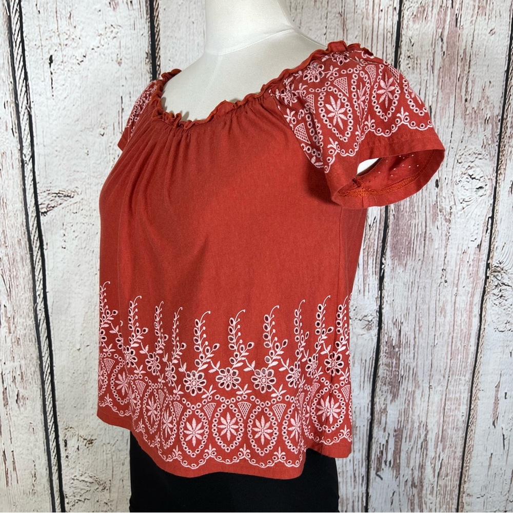 Roommates Off Shoulder Cropped Boho Eyelet Faux Lace Blouse Size Small EUC